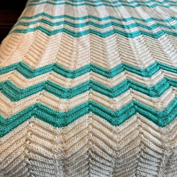 Handmade Crocheted Knit Double Chevron Print Green and Cream Blanket Cottagecore - Picture 5 of 9